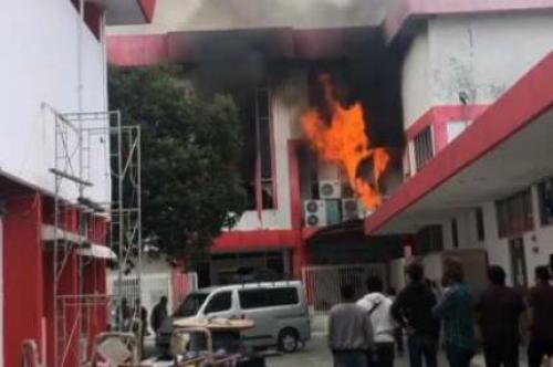 Bagian kantor Telkom yang terbakar