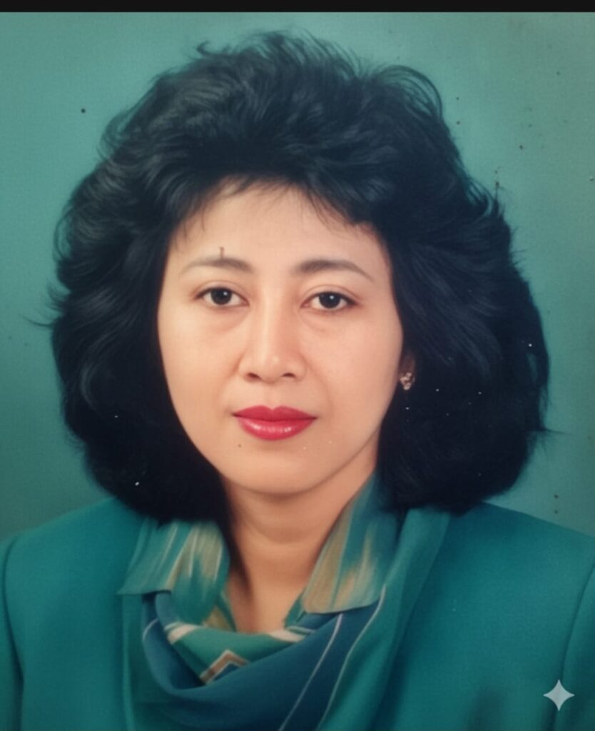Tutin di masa muda saat jadi pramugari