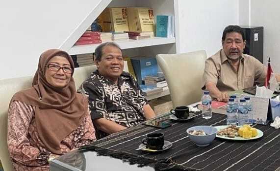 Fakhrunnas bersama istri, Tutin Apriyani dan Hendardi